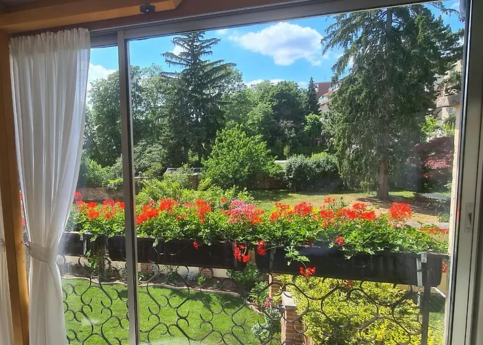 Апартаменты Livienna - Apartment Mit Gartenblick - Wintergarten, Kamin & Pool *